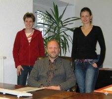 Das Team der Steuerberatungsgesellschaft Porta Westfalica im Büro